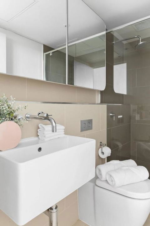 A Cozy 2BR Apt With Free WiFi In Prime Melbourne - Accommodation NT 3