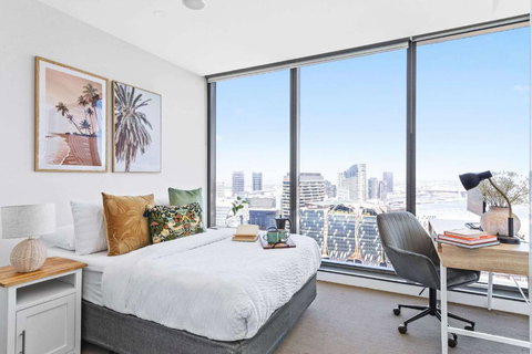 A Cozy 2BR Apt With Harbour Views And FREE Parking - Accommodation NT 3