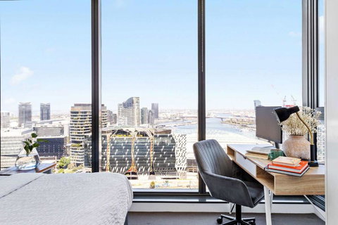 A Cozy 2BR Apt With Harbour Views And FREE Parking - Accommodation NT 0