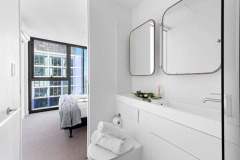 A Cozy & Comfy 2BR Apt Up In The Clouds Near CBD - Accommodation NT 2