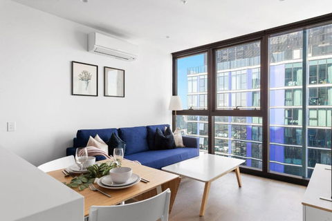 A Cozy & Comfy 2BR Apt Up In The Clouds Near CBD - Accommodation NT 3