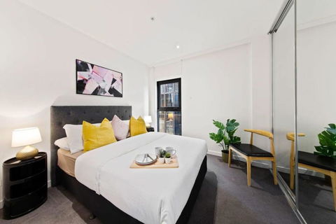 A Modern & Spacious 2BR Apt City Views Southbank - Accommodation NT 3