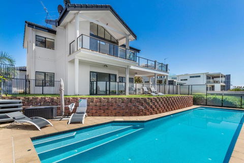 Above And Beyond - Beautiful Home With Heated Pool And Views - Accommodation NT 0