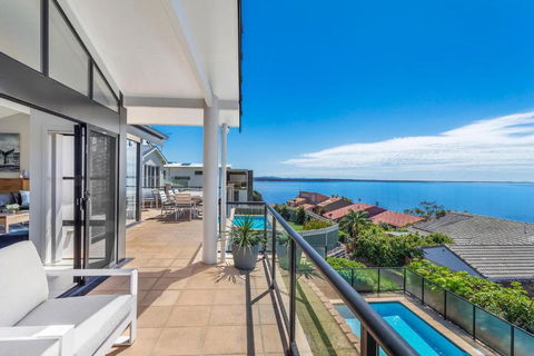 Above And Beyond - Beautiful Home With Heated Pool And Views - Accommodation NT 1