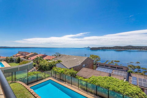 Above And Beyond - Beautiful Home With Heated Pool And Views - Accommodation NT 3