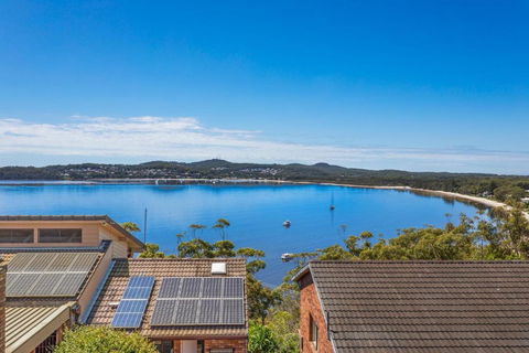 Above And Beyond - Beautiful Home With Heated Pool And Views - Accommodation NT 4