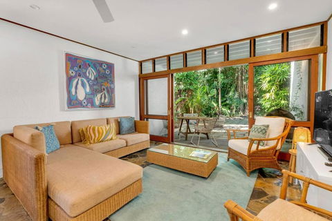 Absolute Beachfront, Heart Of Port Douglas - 24 S - Accommodation NT 1