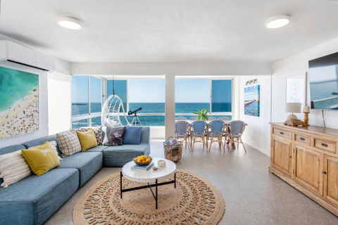 Absolute Oceanfront Yamba - Oceanstays - Accommodation NT 2