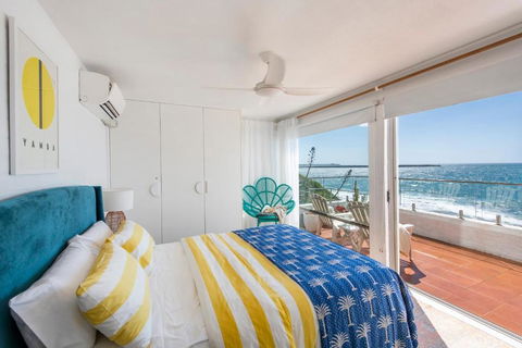Absolute Oceanfront Yamba - Oceanstays - Accommodation NT 4
