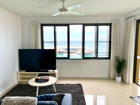 Absolute Waterfront - Tropical Oasis Over The Water - Accommodation NT 2