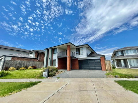 Absolutely Stunning - Bayside Point Cook 5BR Home - Accommodation NT 0