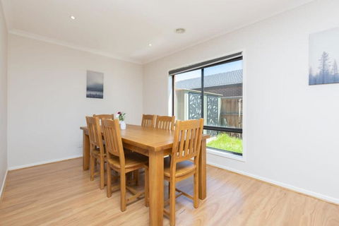 Absolutely Stunning - Bayside Point Cook 5BR Home - Accommodation NT 3