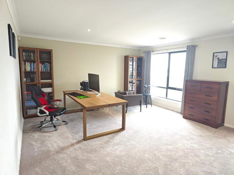 Absolutely Stunning - Bayside Point Cook 5BR Home - Accommodation NT 4
