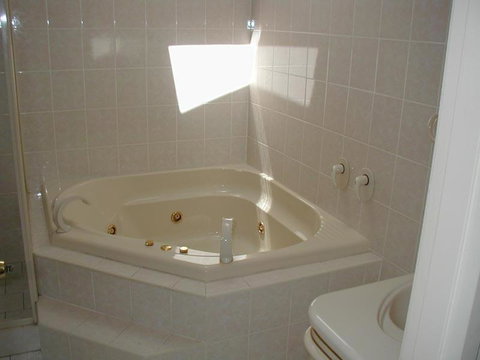 Accommodation Sydney North - Forestville 4 Bedroom 2 Bathroom Pet Friendly House - Accommodation NT 3