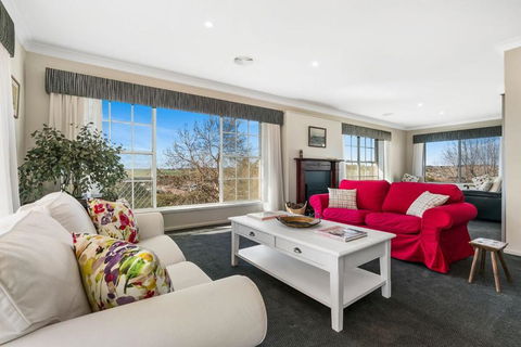 A House With A View, Molong. NSW - Accommodation NT 3