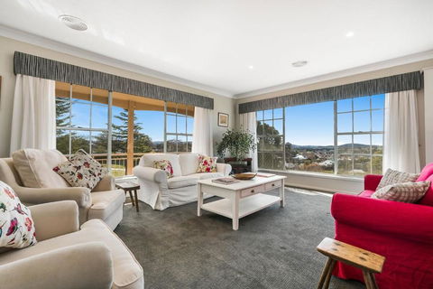A House With A View, Molong. NSW - Accommodation NT 0
