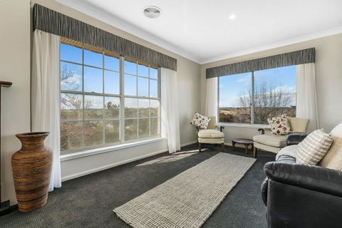 A House With A View, Molong. NSW - Accommodation NT 4