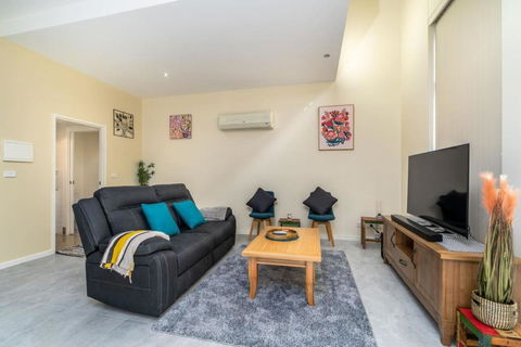 Absolutely Spacious APT Unit Between ANU And City - Accommodation NT 1