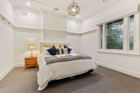 Ambience On Crampton - Accommodation NT 1