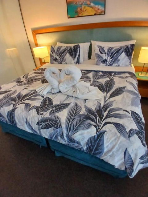 AN OCEAN,BEACHFRONT AND POOL VIEW Apartment 210 - Accommodation NT 1