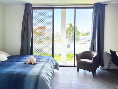 Aircon And Private Bathroom Walk To Train Station With Free Wifi Kitchen And Laundry - Accommodation NT 1
