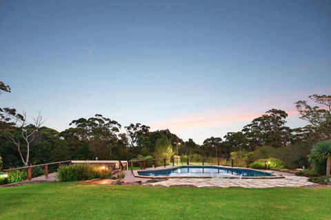 Arcadia Stunning Manor Tennis & Pool & Hottub - Accommodation NT 0