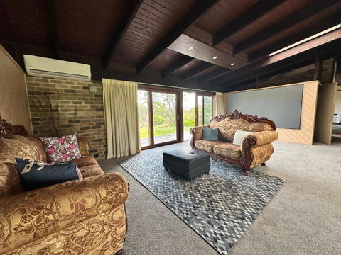 Arcadia Stunning Manor Tennis & Pool & Hottub - Accommodation NT 1