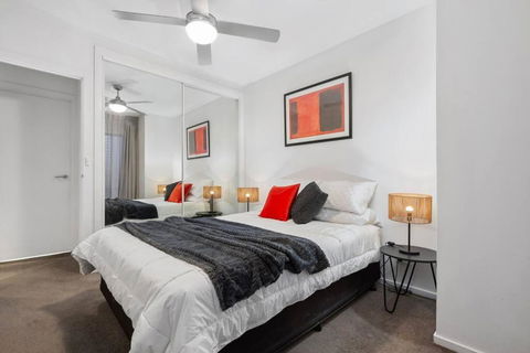 Astral Apartments. Spacious 2 Bed, 2 Bath Apartment In A Great Location. - Accommodation NT 2