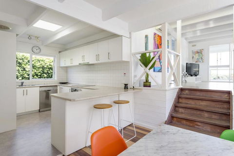 At Agnes Ave: Coastal Views - Accommodation NT 4