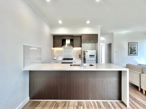 Austral Brand New Modern 4 Br Home - Accommodation NT 4