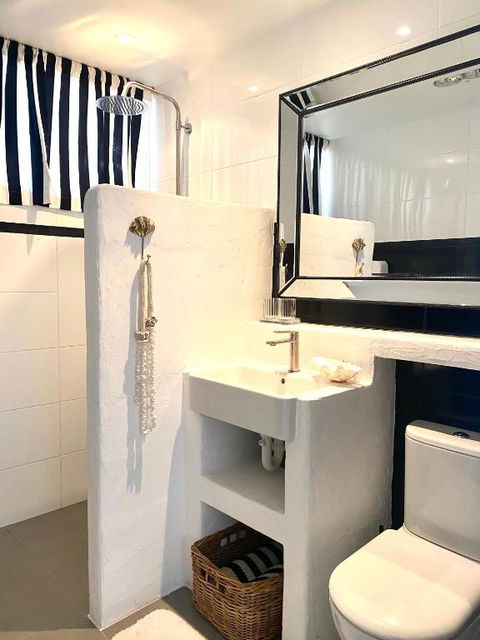 Avalon Beach Cottage- The Islander - Accommodation NT 3