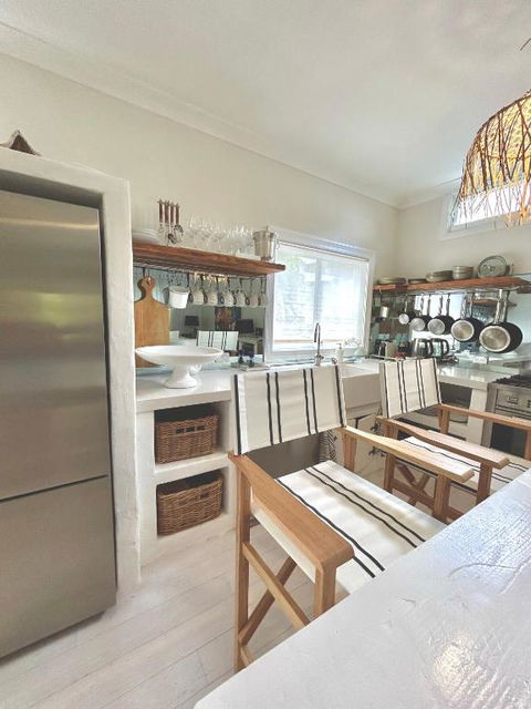 Avalon Beach Cottage- The Islander - Accommodation NT 2