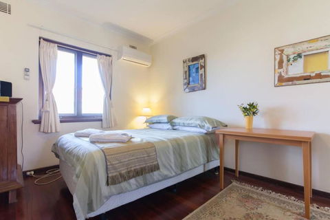 B8 Crawley Apartment 1 BRM & Sleepout Near UWA - Accommodation NT 3