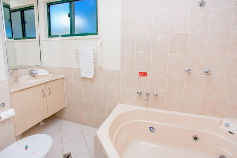 NRMA Bowen Beachfront Holiday Park - Accommodation NT 14