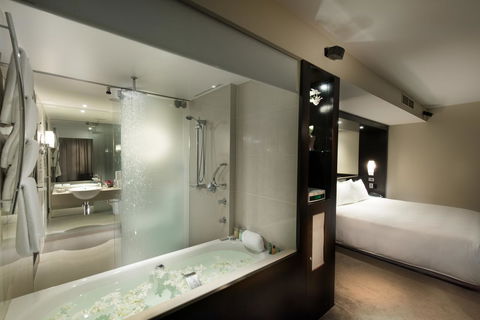 Hilton Cairns - Accommodation NT 19