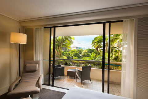 Hilton Cairns - Accommodation NT 10