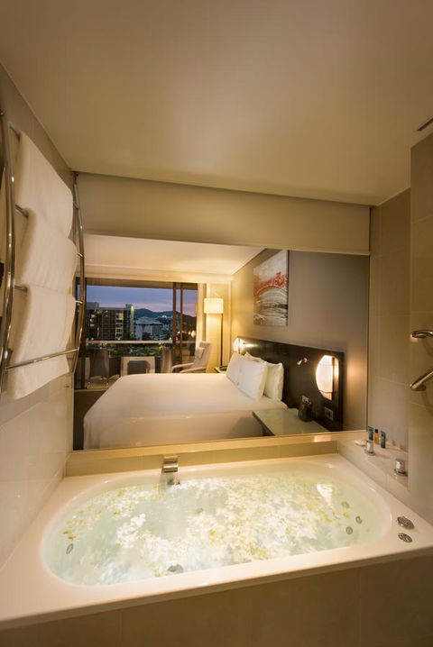 Hilton Cairns - Accommodation NT 22