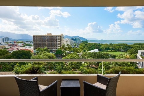 Hilton Cairns - Accommodation NT 12