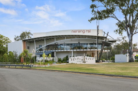 Fountain View Estate - We Accommodate - NT Tourism 17