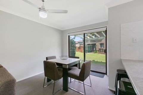 Fountain View Estate - We Accommodate - NT Tourism 16