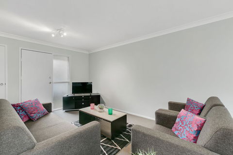 Fountain View Estate - We Accommodate - NT Tourism 18