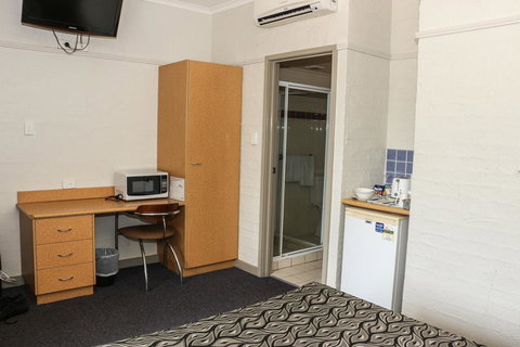 Salisbury Hotel Motel - Accommodation NT 18