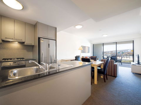 Oaks Brisbane Mews Suites - NT Tourism 6