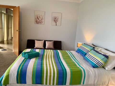 Beeâ€™s Place - 3 Bedroom Home On 10 Acres Of Land With Distant Ocean Views - Accommodation NT 5