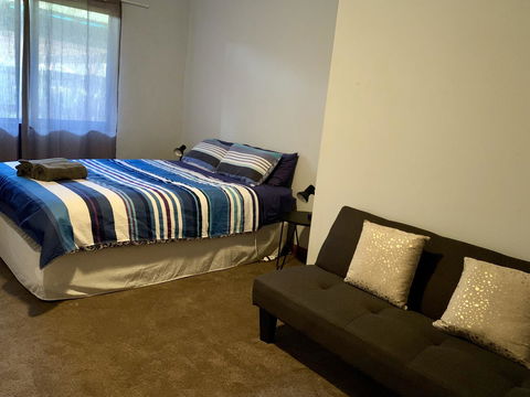 Beeâ€™s Place - 3 Bedroom Home On 10 Acres Of Land With Distant Ocean Views - Accommodation NT 6
