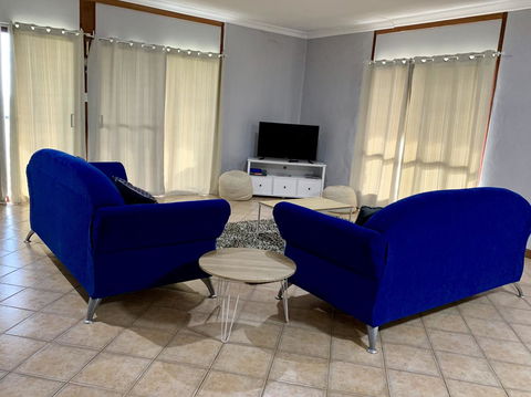 Beeâ€™s Place - 3 Bedroom Home On 10 Acres Of Land With Distant Ocean Views - Accommodation NT 0