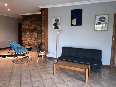 Beeâ€™s Place - 3 Bedroom Home On 10 Acres Of Land With Distant Ocean Views - Accommodation NT 19