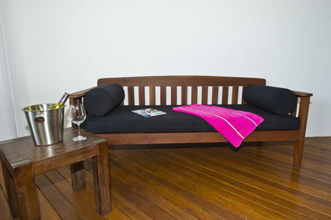 Maggies Beachfront Apartment 6 - Accommodation NT 9