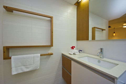 Maggies Beachfront Apartment 6 - Accommodation NT 7
