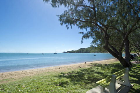 Maggies Beachfront Apartment 6 - Accommodation NT 4